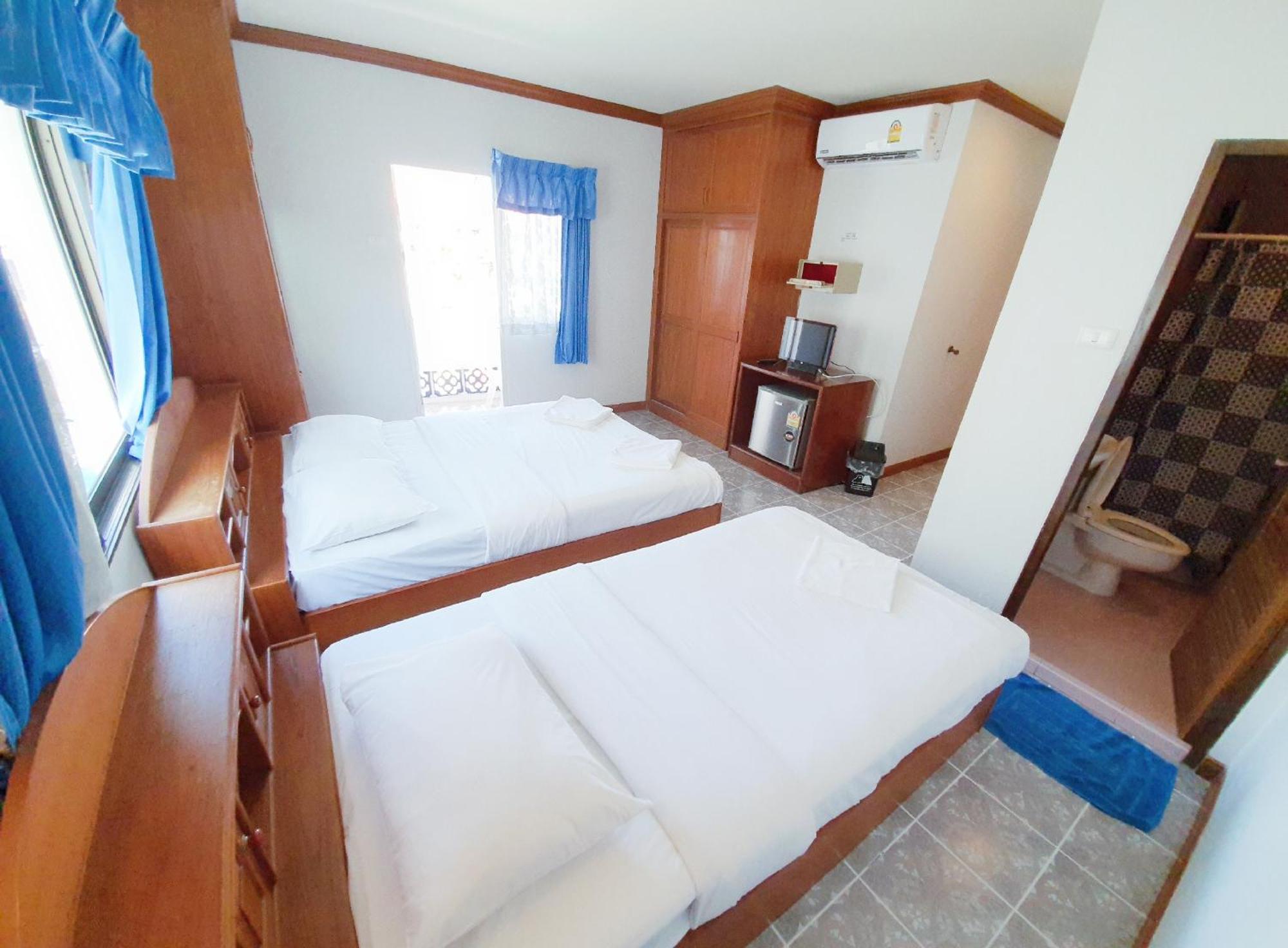 Break Point Hotel Patong Exterior photo