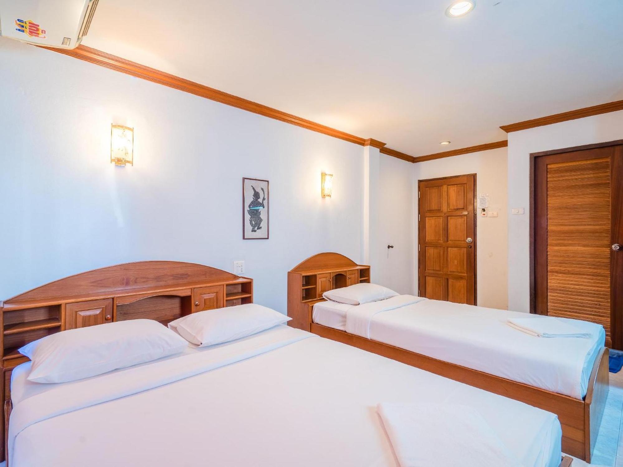 Break Point Hotel Patong Exterior photo