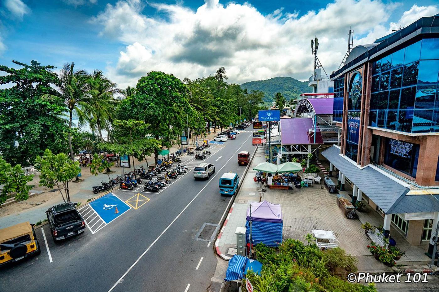 Break Point Hotel Patong Exterior photo