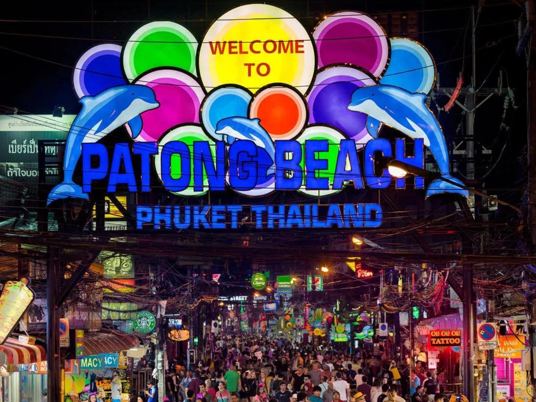 Break Point Hotel Patong Exterior photo